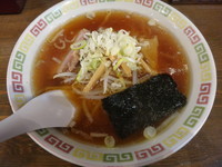 「醤油らぁめん+ギョーザ4ヶ(650円+250円)」@宝華らぁめん 国分寺店の写真