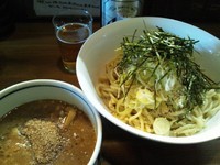 「鰹出汁つけ麺（並）薬味のっけ盛780円＋ビール」@ラーメンアキラの写真