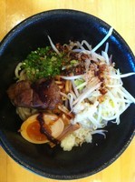 「まぜそば黒」@極太麺 まな屋の写真