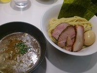 「濃厚豚骨魚介 特製つけ麺（醤油） ￥980」@麺処 ほん田 東京駅一番街店の写真
