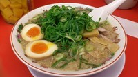 「味玉ラーメン(大盛り) ねぎ多め,背油多め  850円」@ラーメン魁力屋 市ヶ尾店の写真
