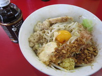 「まぜそば(中)850円、黒烏龍茶元旦サービス」@ジャンクガレッジ 東大宮店の写真