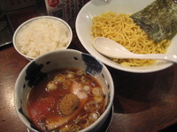 「節骨つけ麺（大盛・温）750円＋白めし150円」@節骨麺たいぞう 三軒茶屋店の写真