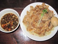 「肉盛りつけ麺並　780円＋肉増し　250円＋無料味玉」@魁 肉盛りつけ麺 六代目けいすけの写真