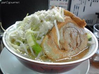 「豚入りラーメン、ニンニク+ヤサイ+アブラ」@ラーメン 龍郎の写真