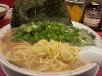 「コク旨ラーメン (並)  700円 (＋のり 100円)」@ラーメン魁力屋 箕面店の写真