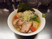 「鶏と魚介の芳醇特製塩ラーメン 980円」@麺処 ほん田 東京駅一番街店の写真