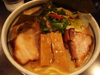 「特濃豚骨らーめん(ハード)、大盛」@麺家 うえだの写真