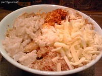 「特製まぜそば　中盛全部乗せ」@ジャンクガレッジ 東京ラーメンストリートの写真