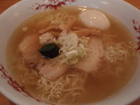 「支那そば(塩)、比内鶏の味付玉子」@支那そば 一本気の写真