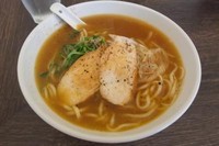 「醤油らーめん」@鶏麺屋 どーちの写真
