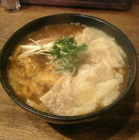 「カレーそば（冬季限定）＋肉わんたん増」@めん屋 八蔵の写真