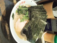 「豚骨醤油らーめん」@横浜ラーメン六角家 船橋店の写真