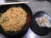 「油そばW盛り+特製水餃子」@東京油組総本店 赤坂見附組の写真