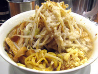 「ラーメン（ヤサイ・ニンニク増し）@650」@ラーメンとスタミナ丼の店 鉄人直成 池袋店の写真