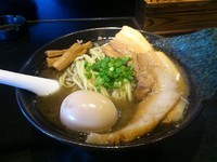 「特製らーめん黒大盛り」@麺処 寅路の写真