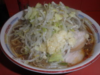 「ラーメン（７００円）野菜・ニンニク」@ラーメン二郎 仙川店の写真