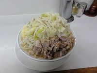 「ラーメン650円　細切れ豚100円　ヤサイマシ　ニンニクマシ」@ラーメン大 我孫子店の写真