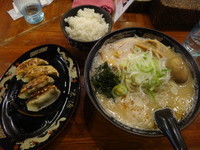 「味噌らーめん+味玉+餃子4個+ライス(900円)」@北海道らーめん 味源 国分寺南口店の写真