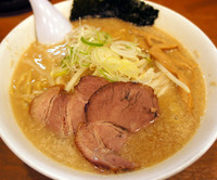 「ラーメン（こってり）￥720+レモンサワー￥300」@野方ホープ 荻窪店の写真