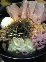 「ゴアゴア麺、辛肉だく油そば（大280g）＋温玉クーポン」@麺や寵児の写真