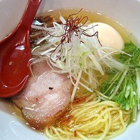 「香彩鶏だし塩らーめん　750円」@麺屋 翔 西新宿本店の写真