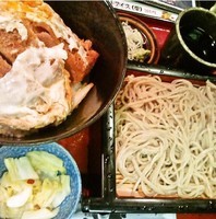 「かつ丼と蕎麦(880円)」@石挽蕎麦と炭串焼 一成 つくば店の写真