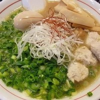 「鶏にぼしラーメン具だくさん」@麺屋 社中の写真