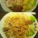 ガッツ系汁なし麺（680円）＋特製仕様（200円）
