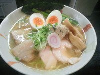 「特製丸鶏旨味そば(中盛り無料) 950円」@麺屋33の写真