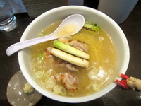 「鶏塩らーめん」@つけめん 若葉の写真