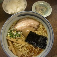 「ラーメン＋魚だし＋丸味玉＋半ライス」@ぼにしもの写真