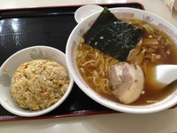 「ラーメン＋半チャーハン＋餃子のランチ（￥680）」@ぎょうざのぽん吉の写真