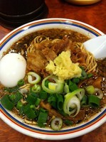 「スワローブラックミートヌードル【850円】」@らーめん 晴の写真