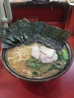 「豚骨醤油ラーメン」@杉田家 千葉祐光店の写真