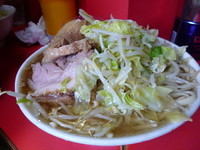 「小ラーメン豚入り　ニンニク」@ラーメン二郎 三田本店の写真