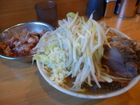 「小豚ラーメン＋きざみ玉ねぎ＆花かつお　ニンニク」@ラーメン二郎 八王子野猿街道店2の写真