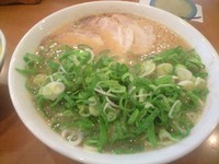 「ﾗｰﾒﾝ＋ﾈｷﾞ増し＋小ﾗｲｽ(ﾗﾝﾁｻｰﾋﾞｽ)」@京都銀閣寺 ますたにラーメン 田町店の写真