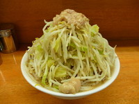 「小ラーメン豚入り　麺固めヤサイニンニクアブラカラメ」@ラーメン二郎 立川店の写真