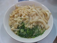 「きざみうどん240円+天かす10円＆ねぎ10円」@松屋の写真