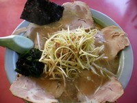 「ねぎチャーシュー麺（９５０円）・麺中盛り（１５０円）・麺硬め」@ラーメンショップ 稲毛店の写真