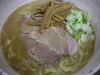 「ラーメン（７００円）・麺硬め」@麺屋 六之助の写真