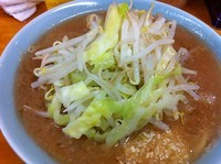 「ラーメン　麺少なめ、にんにく」@ラーメン二郎 新橋店の写真