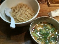 「牡蠣とパンチェッタのペペロン塩つけ麺アンチョビ風味」@麺や 福一の写真