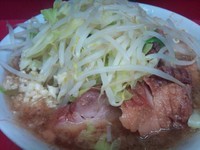 「小ぶた5枚　らーめん（ヤサイ・ニンニク）」@ラーメン二郎 環七一之江店の写真