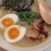 「塩玉鶏ポタラーメン・中濃」@鶏ポタラーメン THANK 大門店の写真