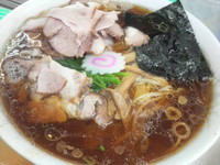 「青島ラーメン 大盛＋自家製チャーシュー50円増し」@青島食堂 秋葉原店の写真