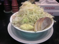 「塩ラーメン（小）650円野菜多めにんにく」@らーめん大 五反田店の写真