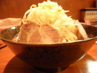 「ラーメン＋野菜・ニンニク増し　「600円＋無料」」@ラーメン梅 梅島店の写真