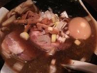 「特製煮干しラーメン（全部いったんも麺）900円」@すごい煮干ラーメン凪 新宿ゴールデン街店 本館の写真